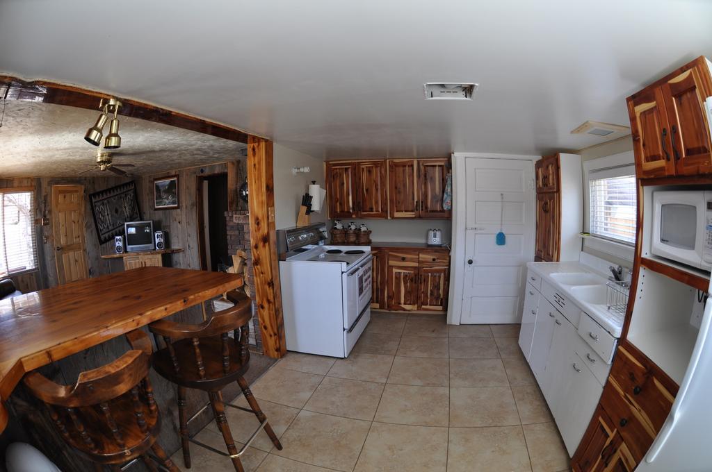 Wild West Retreat Villa Escalante Room photo