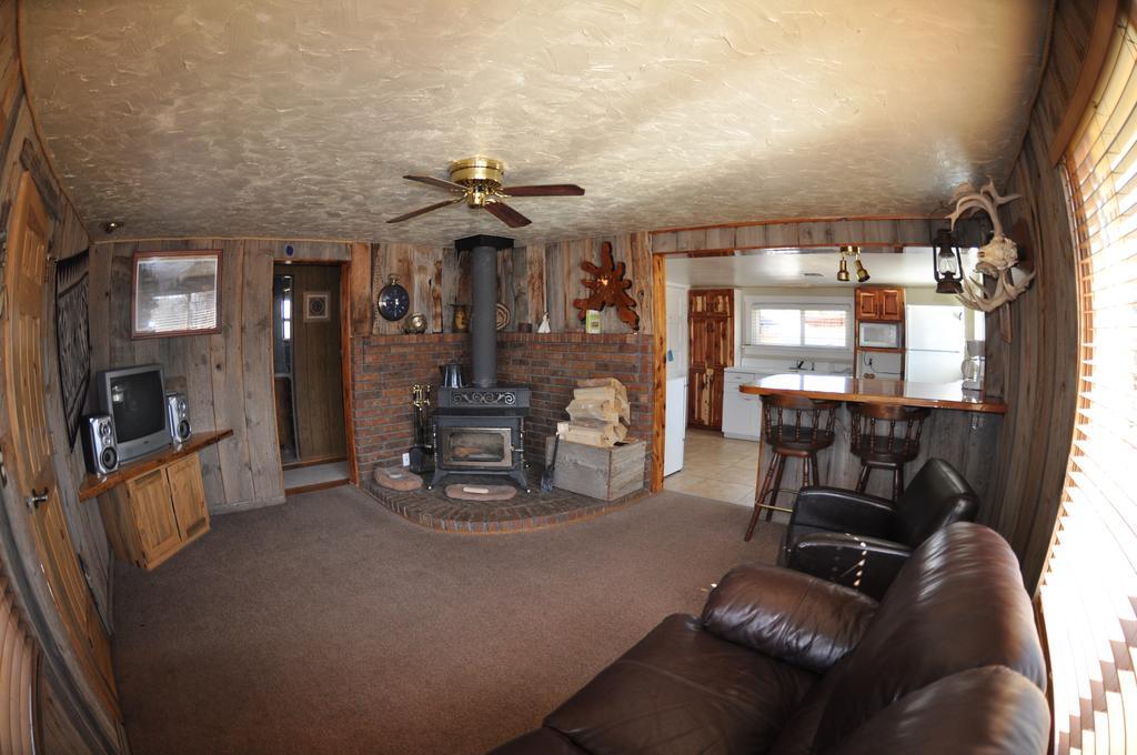 Wild West Retreat Villa Escalante Room photo