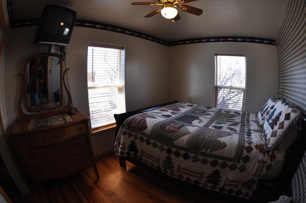 Wild West Retreat Villa Escalante Room photo